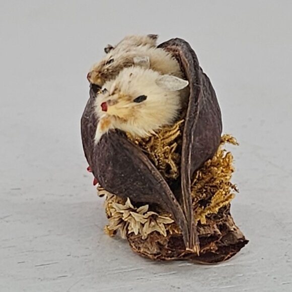 Vintage Baby Mice In Pecan Shell Fur Animals Signed Troy - Picture 6 of 10